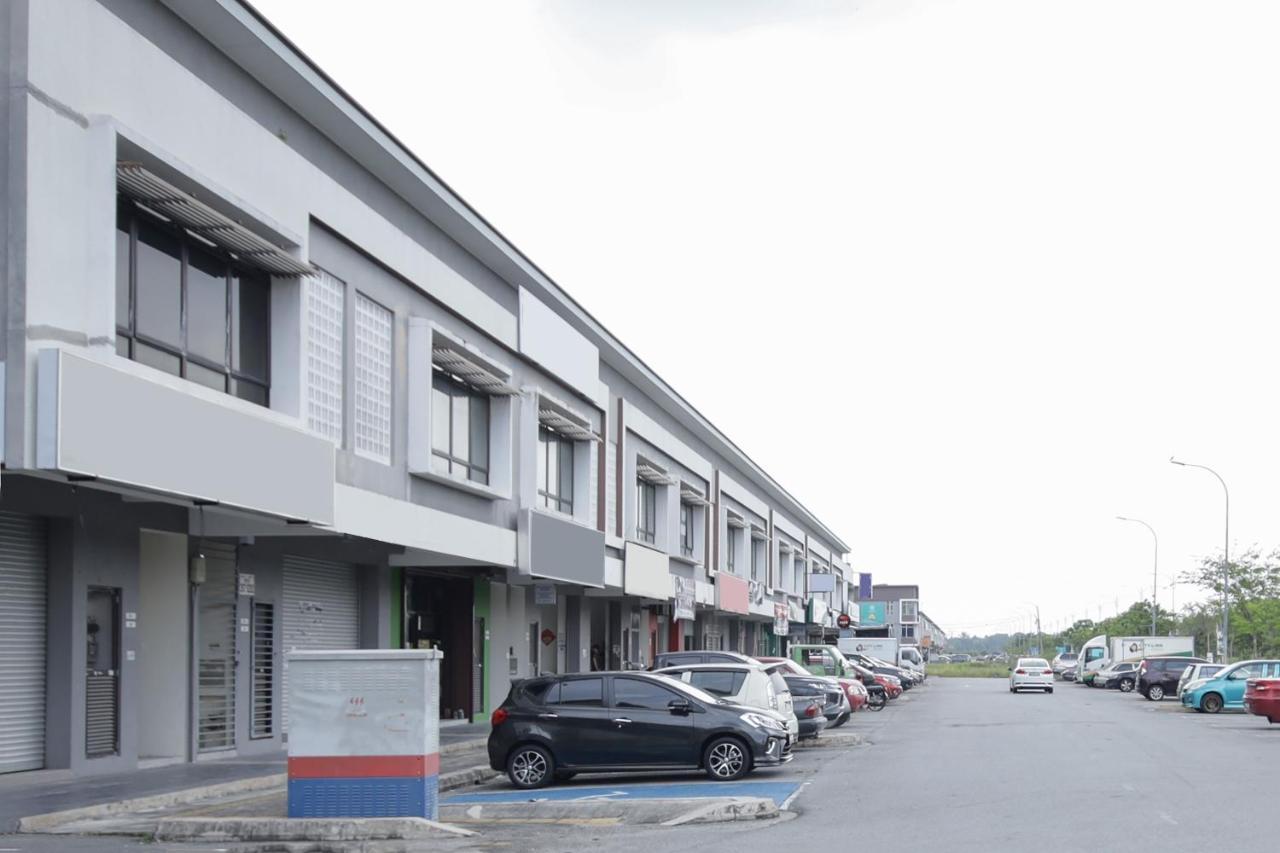 Oyo 90399 Green Home Hotel Syariah セパン エクステリア 写真