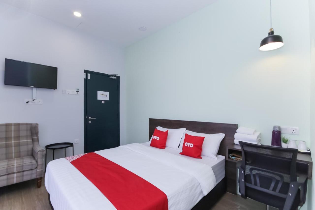 Oyo 90399 Green Home Hotel Syariah セパン エクステリア 写真