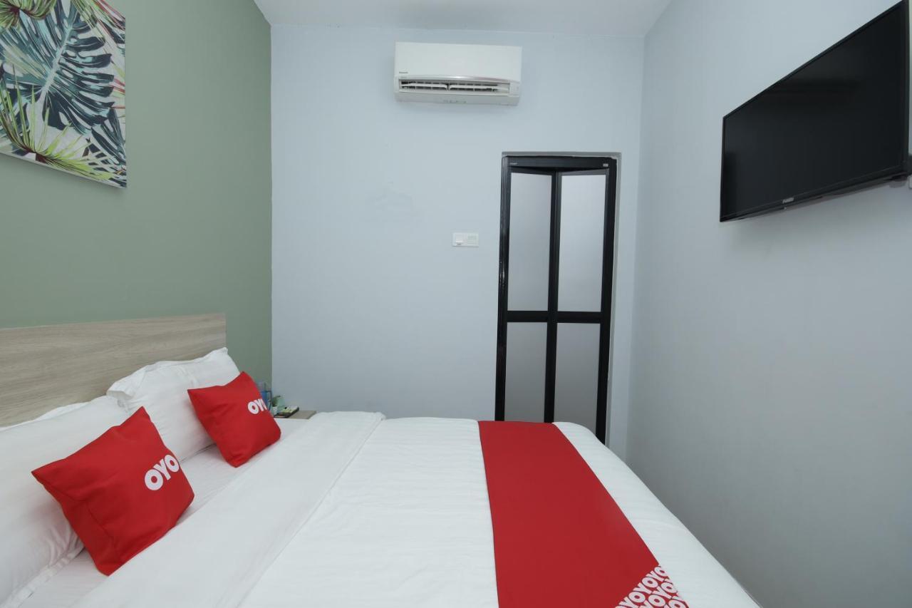 Oyo 90399 Green Home Hotel Syariah セパン エクステリア 写真