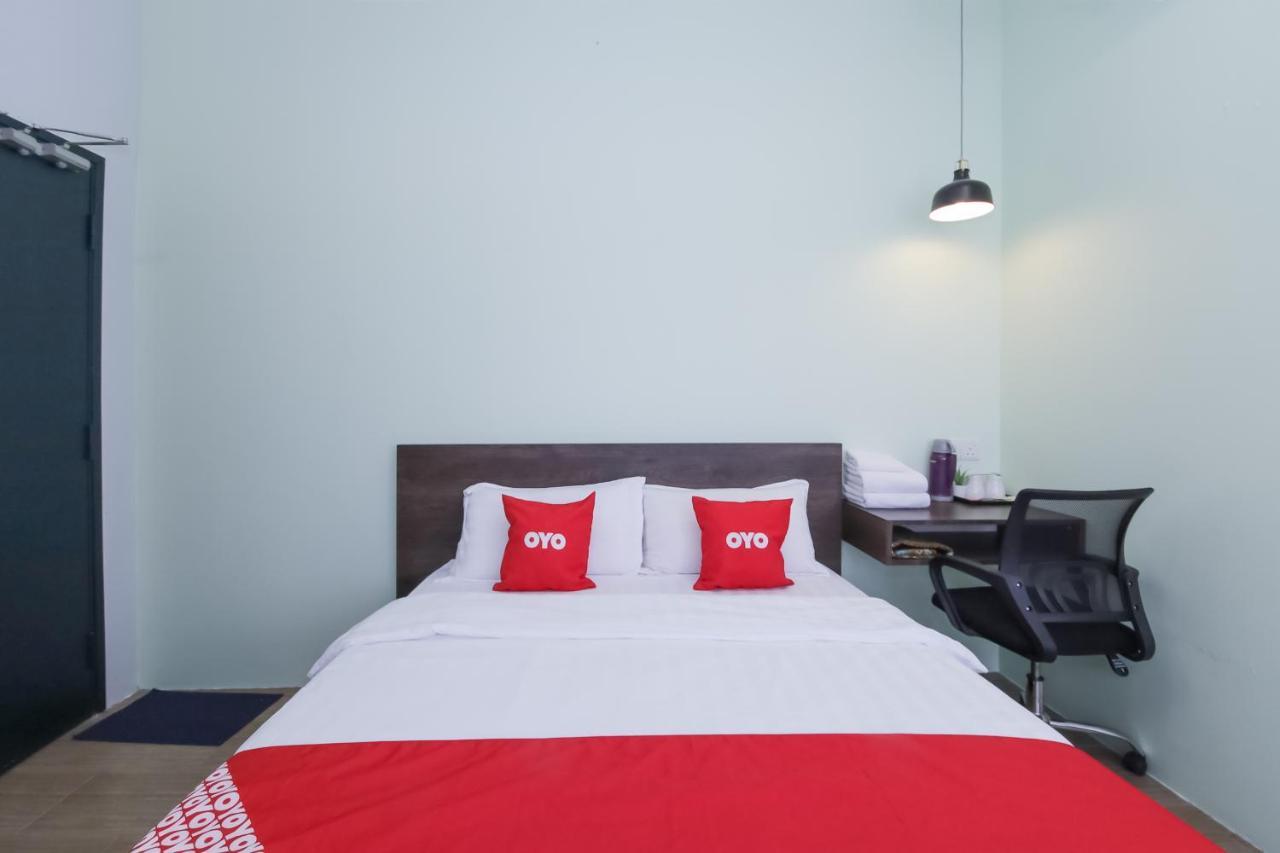 Oyo 90399 Green Home Hotel Syariah セパン エクステリア 写真
