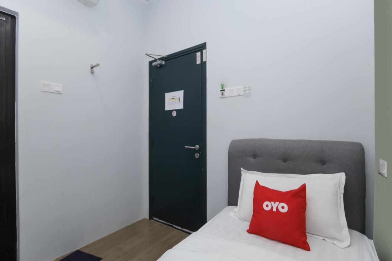 Oyo 90399 Green Home Hotel Syariah セパン エクステリア 写真