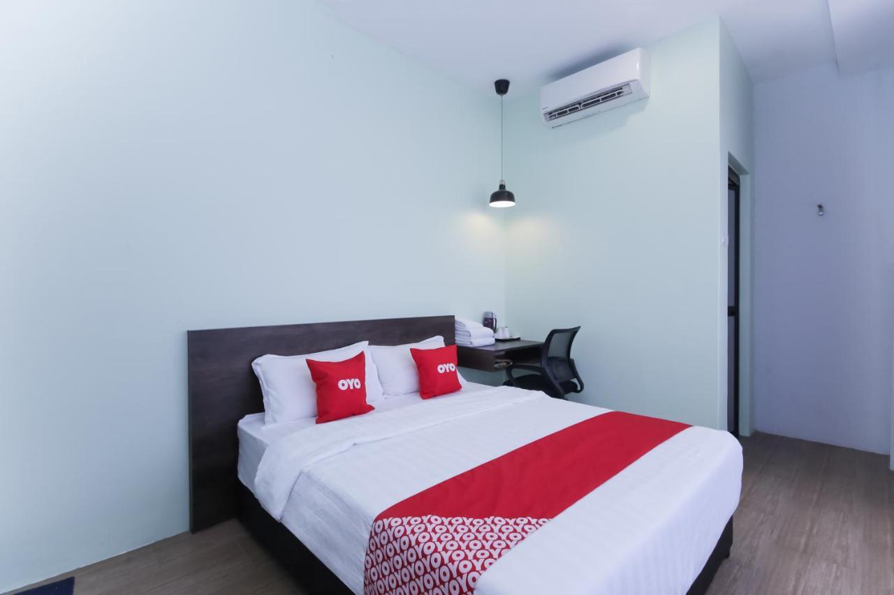 Oyo 90399 Green Home Hotel Syariah セパン エクステリア 写真